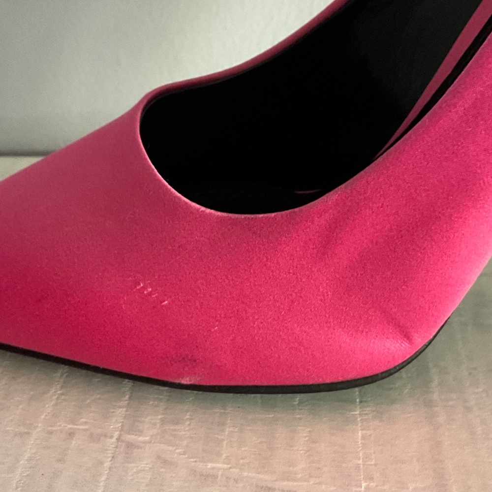 Louis Vuitton Fuchsia Heels with Crystal Logo - Picture 5 of 11